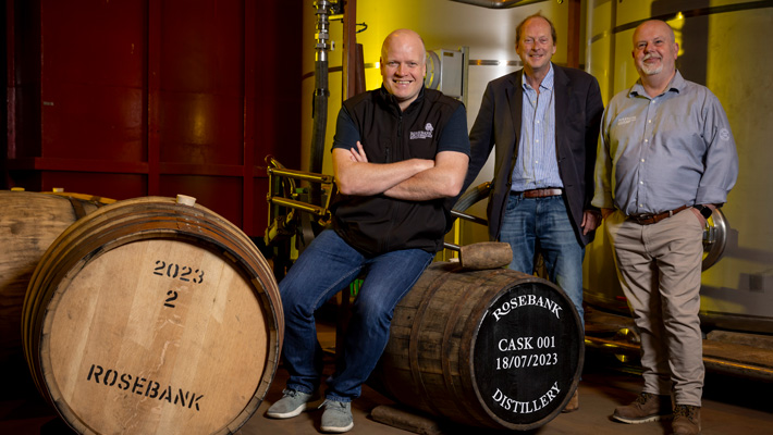 PR: Nach 30 Jahren Stillstand – die Rosebank Destillerie stellt wieder Whisky her