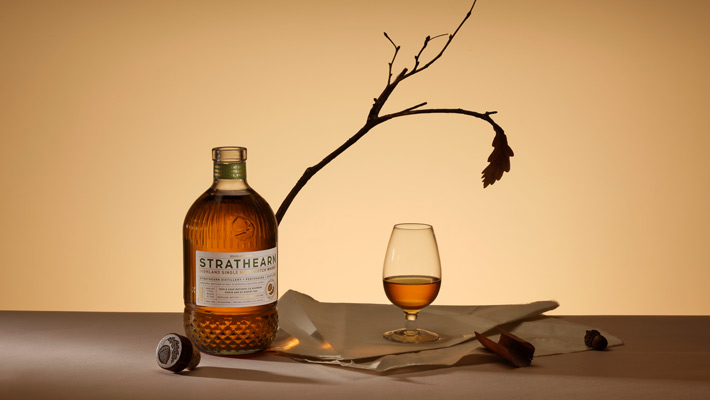 PR: Douglas Laing & Co. debütieren mit dem Launch des Strathearn Single Malt Scotch Whisky als Destillateur